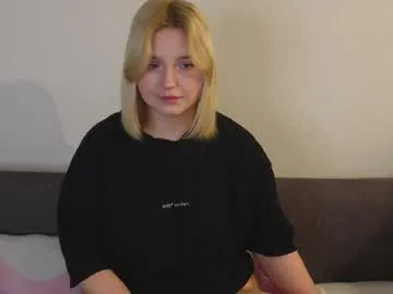 your_dolls – webcam model profile photo Image 3