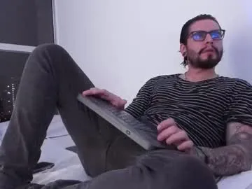 ululante – webcam model profile photo Image 7