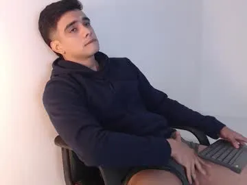 maxkaiden – webcam model profile photo Image 15