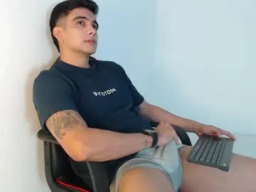 maxkaiden – webcam model profile photo Image 4