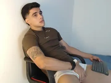 maxkaiden – webcam model profile photo Image 7