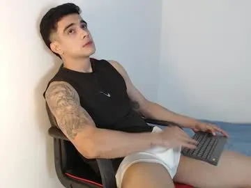 maxkaiden – webcam model profile photo Image 9