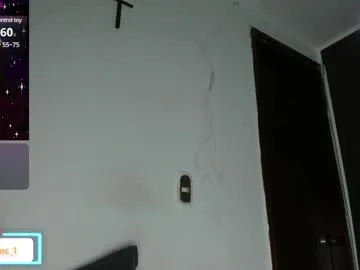 alecadrews_ Image 2