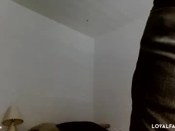 ululante – webcam model profile photo Image 9