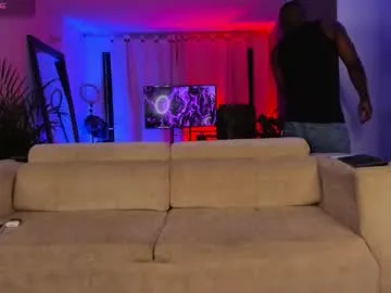 ululante – webcam model profile photo Image 12