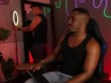 ululante – webcam model profile photo Image 9