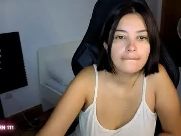 IsaBlair – webcam model profile photo Image 7