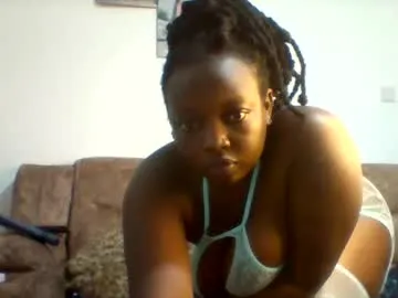 EmelySung – webcam model profile photo Image 11