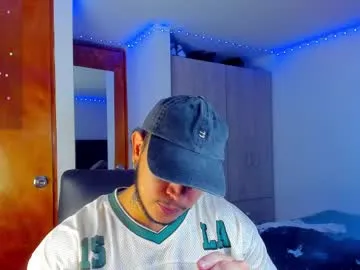 curlytwinkboy – webcam model profile photo Image 9