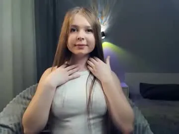 Lucine – webcam model profile photo Image 7