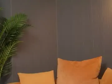 NolanMia – webcam model profile photo Image 15