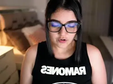 NoraTello – webcam model profile photo Image 15