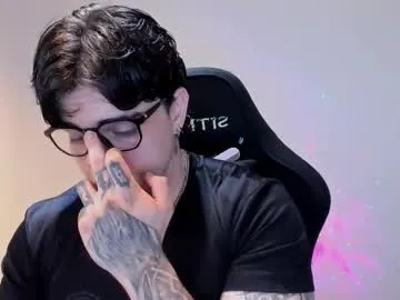 pizza_biceps – webcam model profile photo Image 8