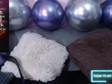 playussoftly – webcam model profile photo Image 4