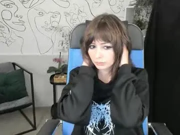 Liv – webcam model profile photo Image 12