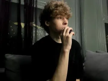 curlytwinkboy – webcam model profile photo Image 4