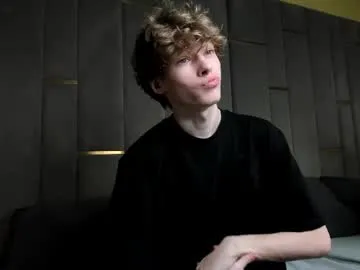 curlytwinkboy – webcam model profile photo Image 5