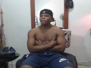 pizza_biceps – webcam model profile photo Image 9