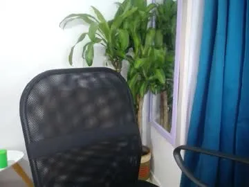 NikolJhones – webcam model profile photo Image 7