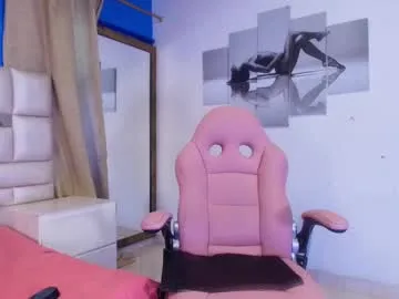 emma_curvy1 Image 7
