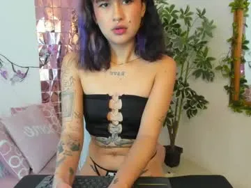 LolyMenson – webcam model profile photo Image 6