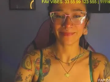 LauraRiccoo – webcam model profile photo Image 13