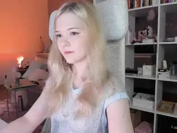 playussoftly – webcam model profile photo Image 15