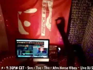 pinkadele – webcam model profile photo Image 4