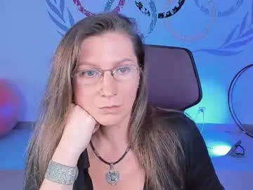 SerenaReed – webcam model profile photo Image 3