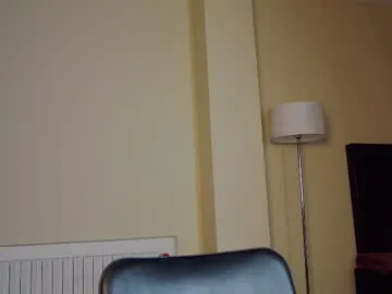 ululante – webcam model profile photo Image 13