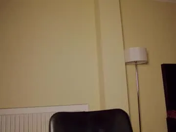 ululante – webcam model profile photo Image 9