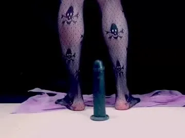 bright_diamonds_054 – webcam model profile photo Image 8