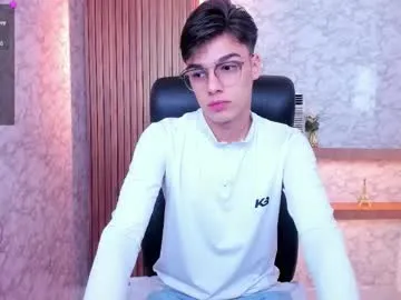 maxkaiden – webcam model profile photo Image 14