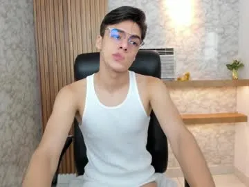 maxkaiden – webcam model profile photo Image 3
