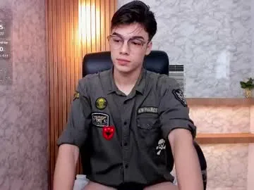 maxkaiden – webcam model profile photo Image 9