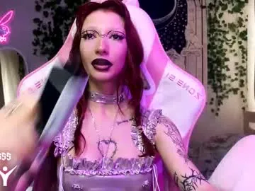 Jennifer – webcam model profile photo Image 16