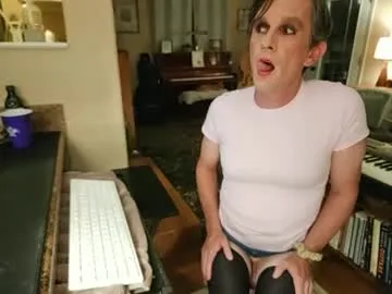 adelineefoxxx – webcam model profile photo Image 4