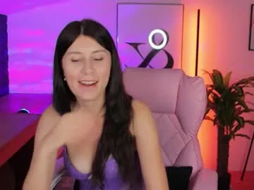 Elia – webcam model profile photo Image 8