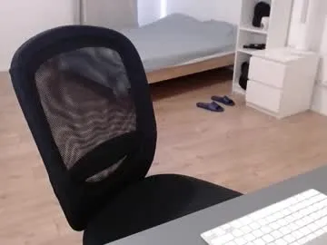 pizza_biceps – webcam model profile photo Image 14