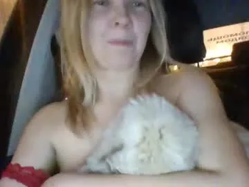 krisskissshow – webcam model profile photo Image 3