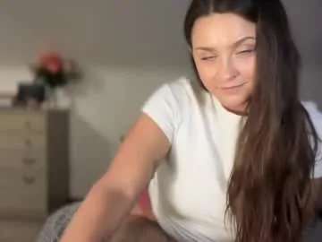 KiraMae – webcam model profile photo Image 17