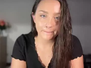 KiraMae – webcam model profile photo Image 18