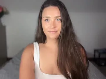 KiraMae – webcam model profile photo Image 2