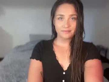 KiraMae – webcam model profile photo Image 3