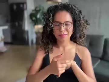 illaroom – webcam model profile photo