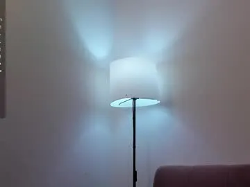 Lucine – webcam model profile photo Image 11