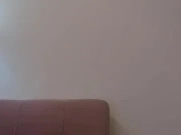 Lucine – webcam model profile photo Image 8