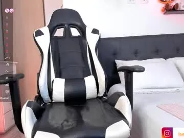 HillaryLewis – webcam model profile photo Image 7