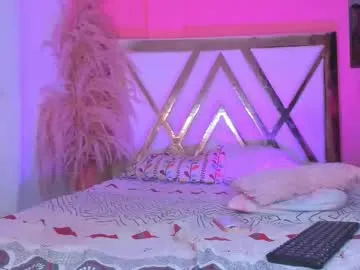 lavetax – webcam model profile photo Image 6