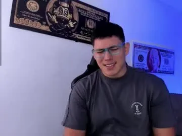 alex_islive – webcam model profile photo Image 10